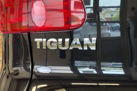 Volkswagen Tiguan 2.0 TDI BlueMotion Tech SE SUV 5dr Diesel DSG 4WD Euro 5 (s/s) (140 ps) 75