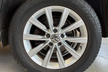 Volkswagen Tiguan 2.0 TDI BlueMotion Tech SE SUV 5dr Diesel DSG 4WD Euro 5 (s/s) (140 ps) 80