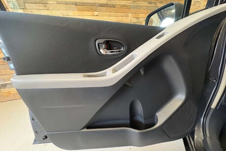 Toyota Yaris 1.33 Dual VVT-i TR Hatchback 5dr Petrol MultiMode Euro 4 (s/s) (101 ps) 31