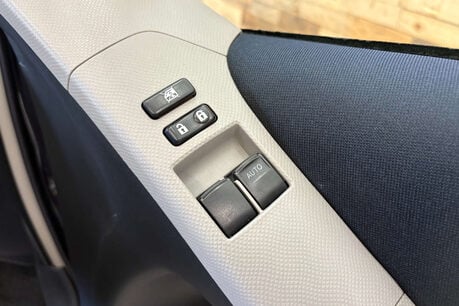 Toyota Yaris 1.33 Dual VVT-i TR Hatchback 5dr Petrol MultiMode Euro 4 (s/s) (101 ps) 35