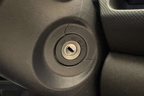 Toyota Yaris 1.33 Dual VVT-i TR Hatchback 5dr Petrol MultiMode Euro 4 (s/s) (101 ps) 39