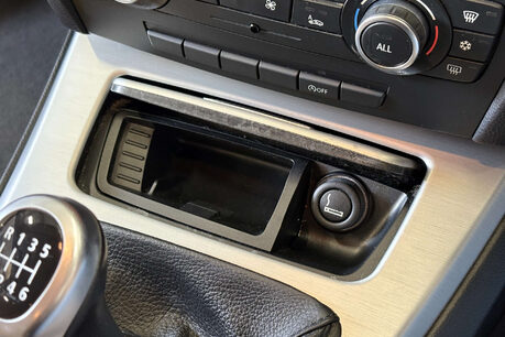 BMW 3 Series 2.0 318i Exclusive Edition Saloon 4dr Petrol Manual Euro 5 (s/s) (143 ps) 33