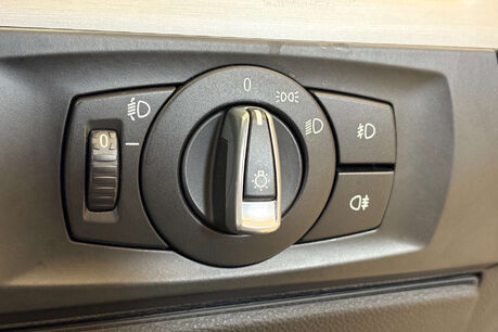 BMW 3 Series 2.0 318i Exclusive Edition Saloon 4dr Petrol Manual Euro 5 (s/s) (143 ps) 36