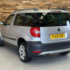 Skoda Yeti 1.6 TDI GreenLine II SE SUV 5dr Diesel Manual Euro 5 (s/s) (105 ps) 2