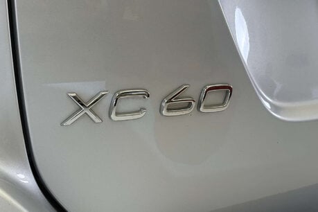 Volvo XC60 2.4 D4 SE Lux SUV 5dr Diesel Geartronic AWD Euro 5 (163 ps) 57
