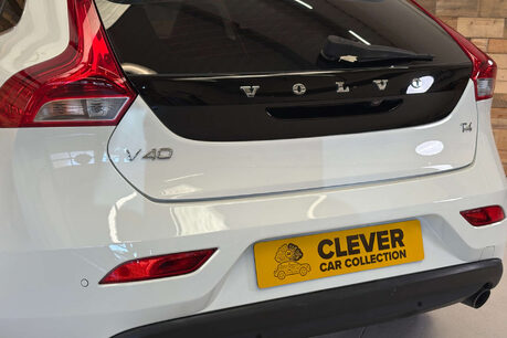 Volvo V40 1.6 T4 SE Hatchback 5dr Petrol Powershift Euro 5 (s/s) (180 ps) 70