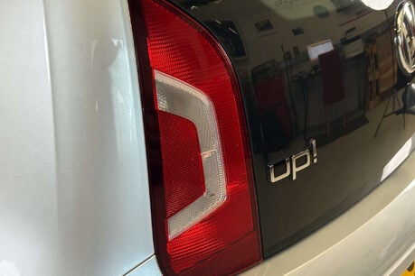 Volkswagen Up 1.0 Move up! Hatchback 3dr Petrol ASG Euro 5 (60 ps) 70