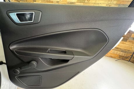 Ford Fiesta 1.25 Zetec Hatchback 5dr Petrol Manual Euro 5 (82 ps) 40