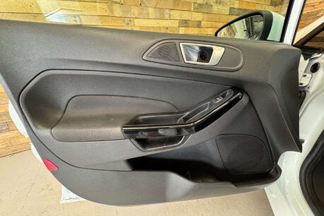 Ford Fiesta 1.25 Zetec Hatchback 5dr Petrol Manual Euro 5 (82 ps) 38