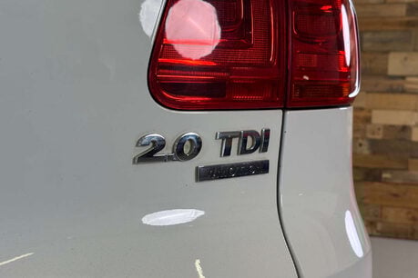 Volkswagen Tiguan 2.0 TDI BlueMotion Tech R-Line SUV 5dr Diesel Manual 4WD Euro 5 (s/s) (Nav) 65