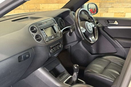 Volkswagen Tiguan 2.0 TDI BlueMotion Tech R-Line SUV 5dr Diesel Manual 4WD Euro 5 (s/s) (Nav) 66