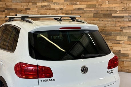 Volkswagen Tiguan 2.0 TDI BlueMotion Tech R-Line SUV 5dr Diesel Manual 4WD Euro 5 (s/s) (Nav) 70