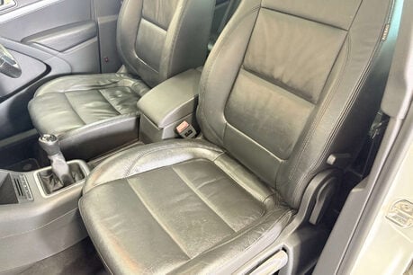 Volkswagen Tiguan 2.0 TDI BlueMotion Tech R-Line SUV 5dr Diesel Manual 4WD Euro 5 (s/s) (Nav) 30