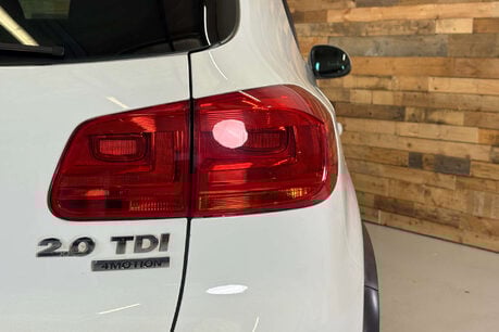 Volkswagen Tiguan 2.0 TDI BlueMotion Tech R-Line SUV 5dr Diesel Manual 4WD Euro 5 (s/s) (Nav) 56