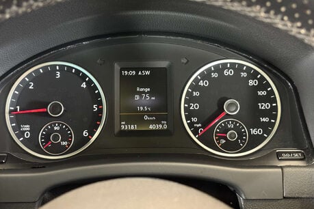 Volkswagen Tiguan 2.0 TDI BlueMotion Tech R-Line SUV 5dr Diesel Manual 4WD Euro 5 (s/s) (Nav) 37