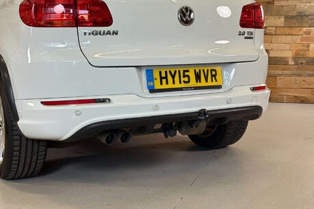 Volkswagen Tiguan 2.0 TDI BlueMotion Tech R-Line SUV 5dr Diesel Manual 4WD Euro 5 (s/s) (Nav) 72