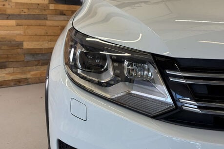 Volkswagen Tiguan 2.0 TDI BlueMotion Tech R-Line SUV 5dr Diesel Manual 4WD Euro 5 (s/s) (Nav) 77