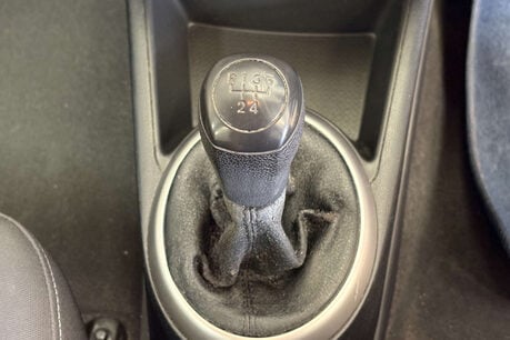 Hyundai i20 1.4 Comfort Hatchback 5dr Petrol Manual Euro 4 (99 bhp) 37