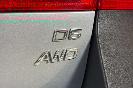Volvo XC70 2.4 D5 SE Lux Premium Estate 5dr Diesel Geartronic AWD Euro 5 (205 ps) 58