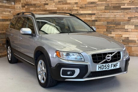 Volvo XC70 2.4 D5 SE Lux Premium Estate 5dr Diesel Geartronic AWD Euro 5 (205 ps) 1