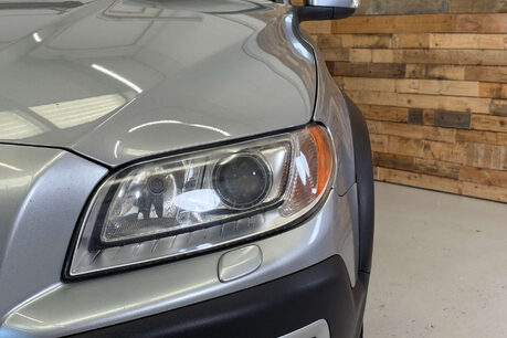 Volvo XC70 2.4 D5 SE Lux Premium Estate 5dr Diesel Geartronic AWD Euro 5 (205 ps) 17
