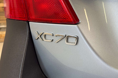 Volvo XC70 2.4 D5 SE Lux Premium Estate 5dr Diesel Geartronic AWD Euro 5 (205 ps) 76