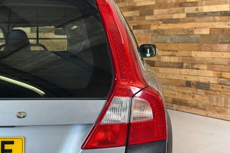 Volvo XC70 2.4 D5 SE Lux Premium Estate 5dr Diesel Geartronic AWD Euro 5 (205 ps) 52