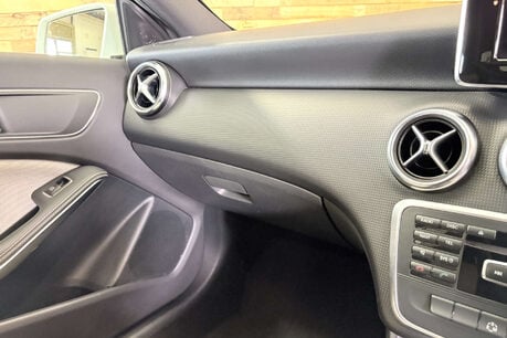 Mercedes-Benz A Class 1.5 A180 CDI SE Hatchback 5dr Diesel 7G-DCT Euro 5 (s/s) (109 ps) 40