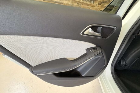 Mercedes-Benz A Class 1.5 A180 CDI SE Hatchback 5dr Diesel 7G-DCT Euro 5 (s/s) (109 ps) 55