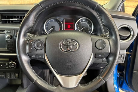 Toyota Auris 1.4 D-4D Excel Hatchback 5dr Diesel Manual Euro 5 (s/s) (90 ps) 16