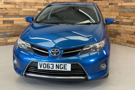 Toyota Auris 1.4 D-4D Excel Hatchback 5dr Diesel Manual Euro 5 (s/s) (90 ps) 54