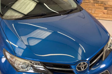 Toyota Auris 1.4 D-4D Excel Hatchback 5dr Diesel Manual Euro 5 (s/s) (90 ps) 73