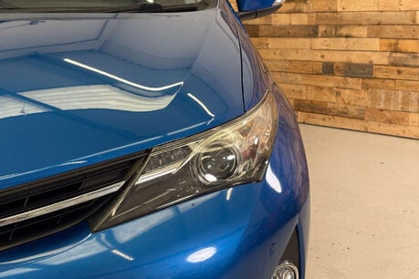 Toyota Auris 1.4 D-4D Excel Hatchback 5dr Diesel Manual Euro 5 (s/s) (90 ps) 42
