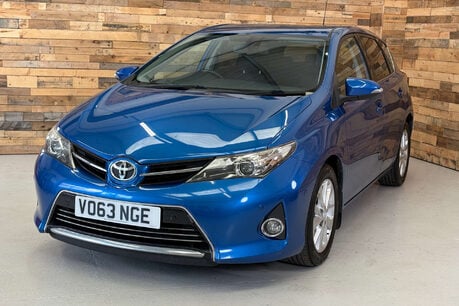 Toyota Auris 1.4 D-4D Excel Hatchback 5dr Diesel Manual Euro 5 (s/s) (90 ps) 3
