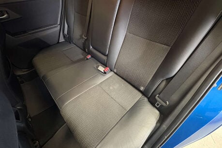 Toyota Auris 1.4 D-4D Excel Hatchback 5dr Diesel Manual Euro 5 (s/s) (90 ps) 31