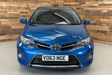 Toyota Auris 1.4 D-4D Excel Hatchback 5dr Diesel Manual Euro 5 (s/s) (90 ps) 2