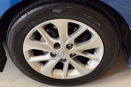 Toyota Auris 1.4 D-4D Excel Hatchback 5dr Diesel Manual Euro 5 (s/s) (90 ps) 40