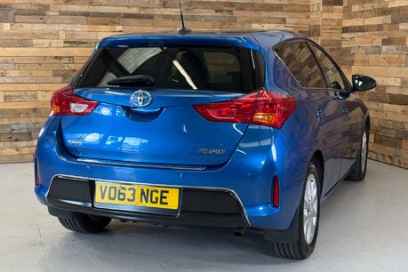 Toyota Auris 1.4 D-4D Excel Hatchback 5dr Diesel Manual Euro 5 (s/s) (90 ps) 6