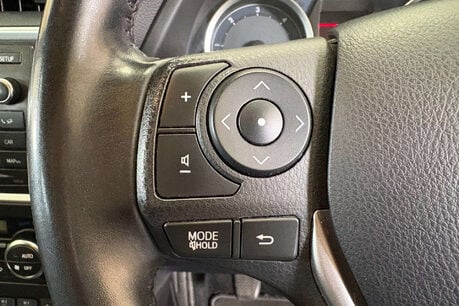 Toyota Auris 1.4 D-4D Excel Hatchback 5dr Diesel Manual Euro 5 (s/s) (90 ps) 17