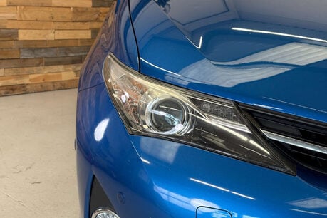 Toyota Auris 1.4 D-4D Excel Hatchback 5dr Diesel Manual Euro 5 (s/s) (90 ps) 41