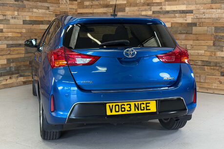 Toyota Auris 1.4 D-4D Excel Hatchback 5dr Diesel Manual Euro 5 (s/s) (90 ps) 57