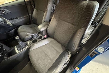 Toyota Auris 1.4 D-4D Excel Hatchback 5dr Diesel Manual Euro 5 (s/s) (90 ps) 32