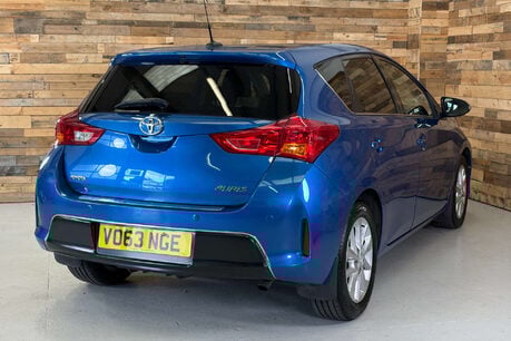 Toyota Auris 1.4 D-4D Excel Hatchback 5dr Diesel Manual Euro 5 (s/s) (90 ps) 59