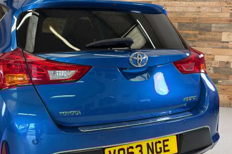 Toyota Auris 1.4 D-4D Excel Hatchback 5dr Diesel Manual Euro 5 (s/s) (90 ps) 58