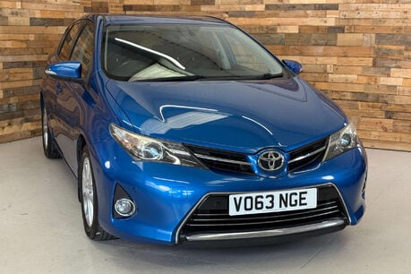 Toyota Auris 1.4 D-4D Excel Hatchback 5dr Diesel Manual Euro 5 (s/s) (90 ps) 70