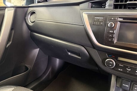 Toyota Auris 1.4 D-4D Excel Hatchback 5dr Diesel Manual Euro 5 (s/s) (90 ps) 19