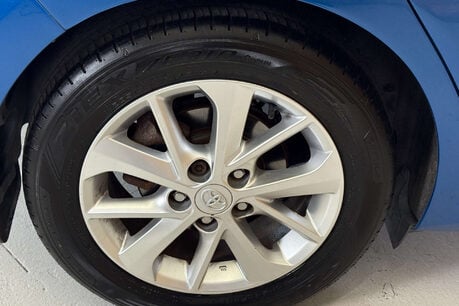 Toyota Auris 1.4 D-4D Excel Hatchback 5dr Diesel Manual Euro 5 (s/s) (90 ps) 39