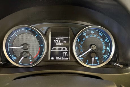 Toyota Auris 1.4 D-4D Excel Hatchback 5dr Diesel Manual Euro 5 (s/s) (90 ps) 8