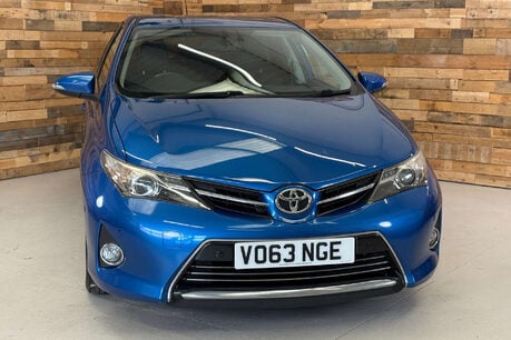 Toyota Auris 1.4 D-4D Excel Hatchback 5dr Diesel Manual Euro 5 (s/s) (90 ps) 69