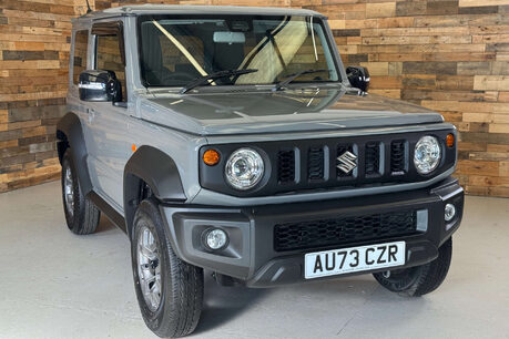 Suzuki Jimny SZ5 4x4 AUTO 1